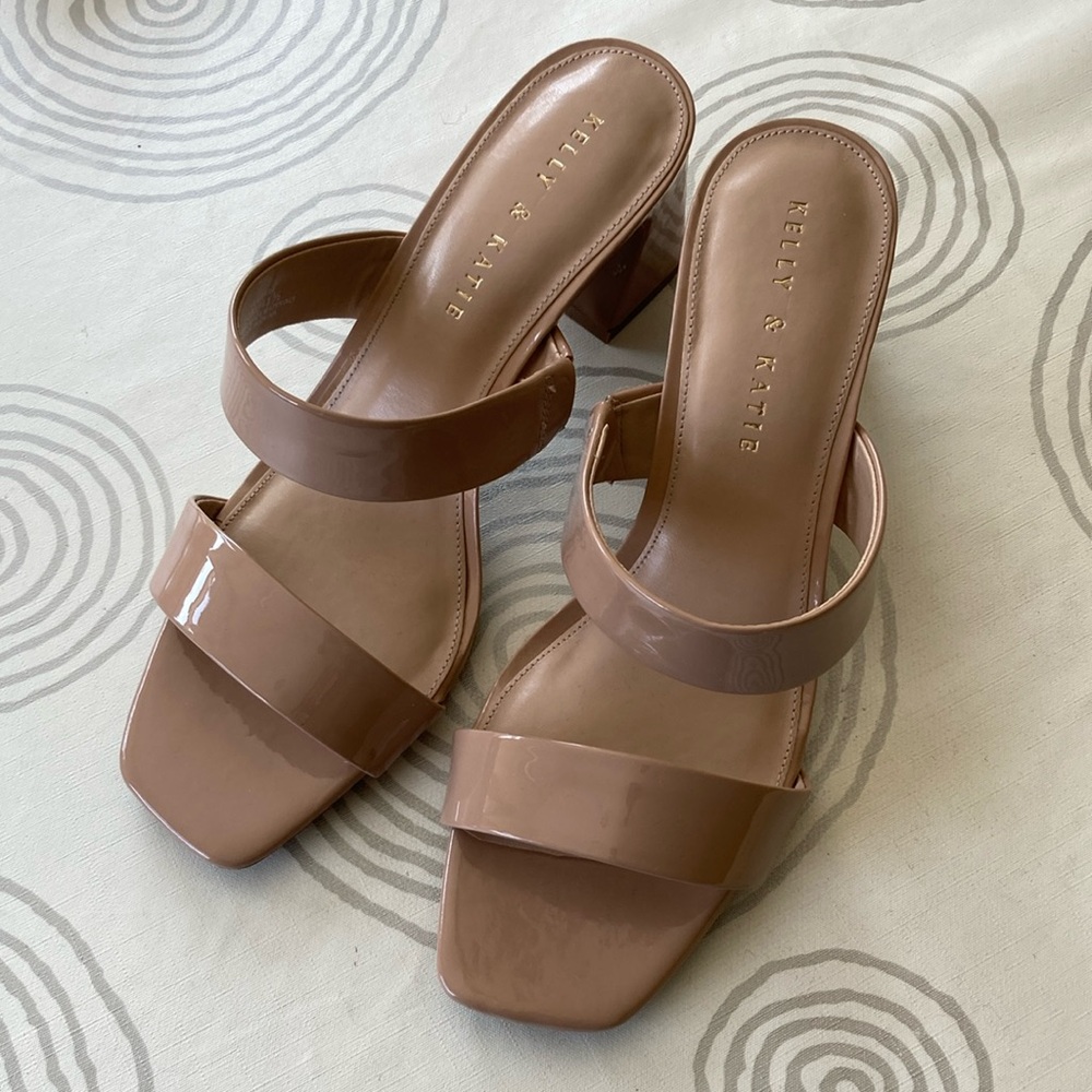 NWOT kelly & katie sandals two straps tan patent block 3in heel new no tag sz10